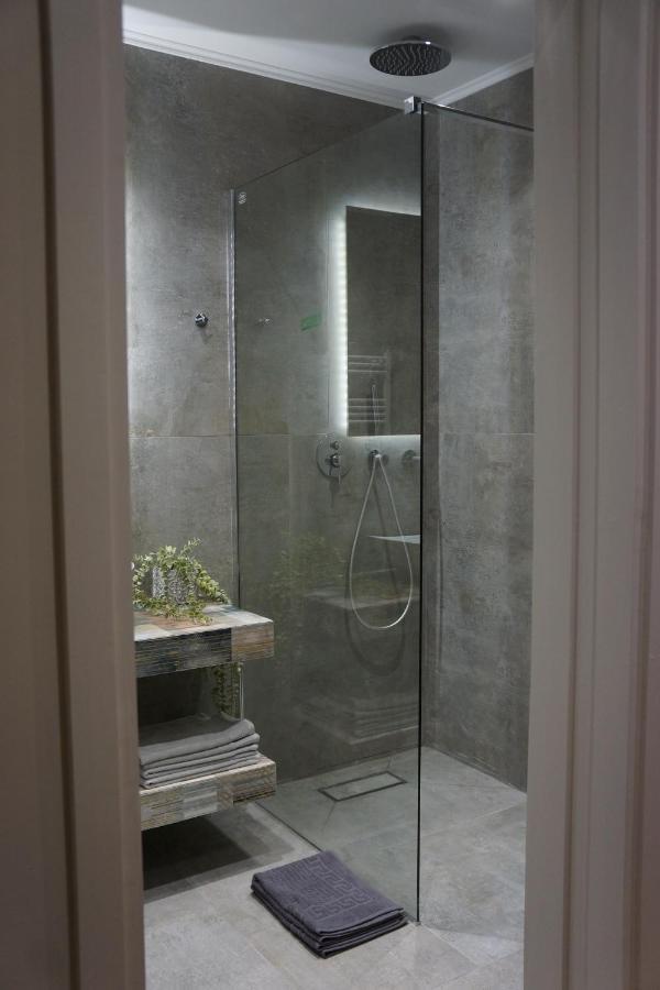 Historic Center Luxury Studio Apartment เอเธนส์ ภายนอก รูปภาพ